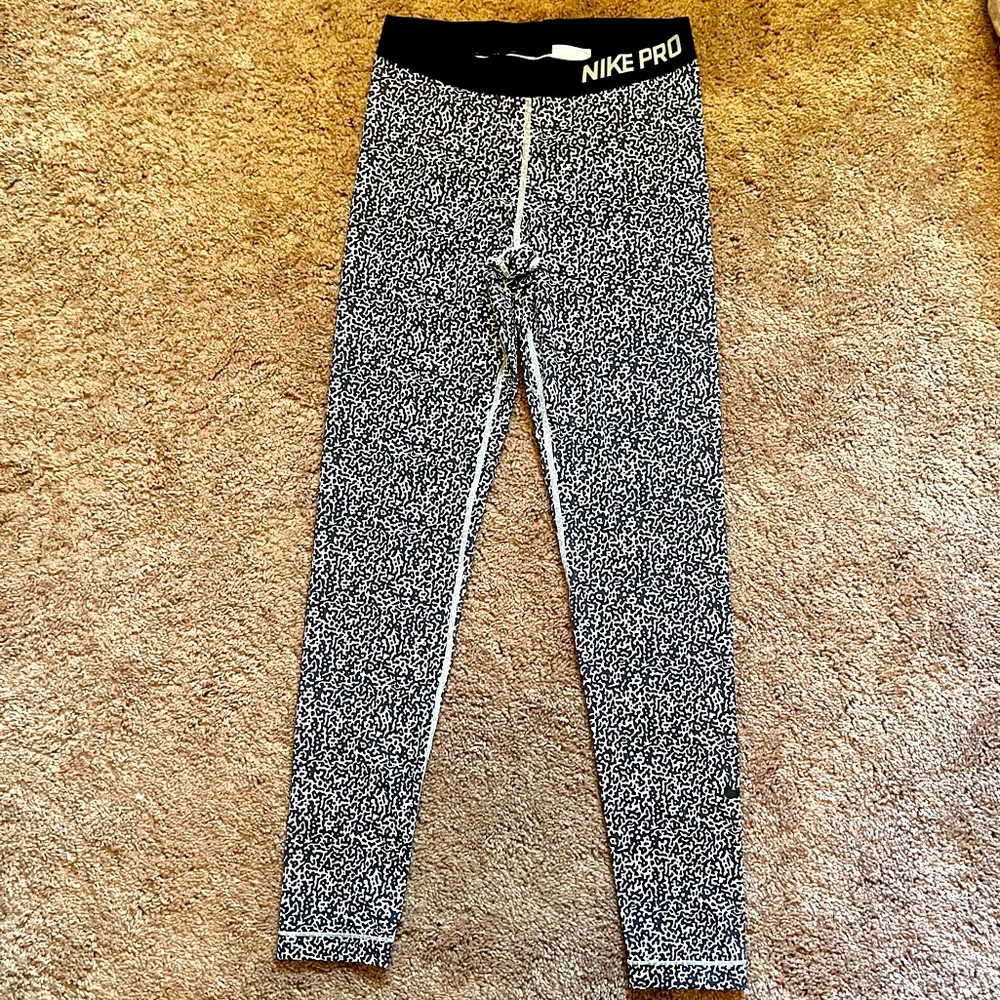 Women’s Nike Pro leggings- work out wear